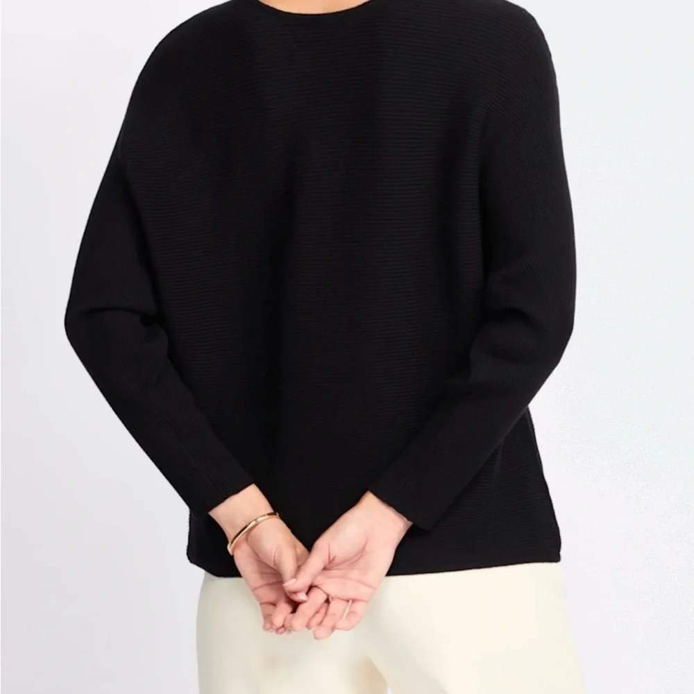 Oversized Ribbed Keyhole Sweater - Picture 3 of 4